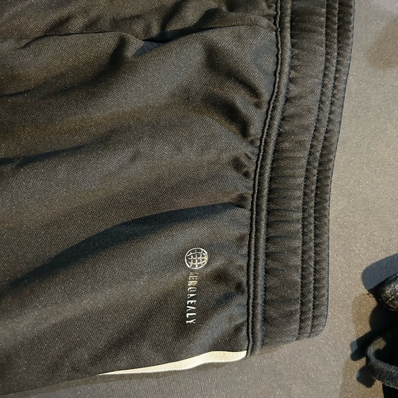 Adidas Pants with Zipper Pockets - Secure Storage Meets Comfort - Picture 4 of 8
